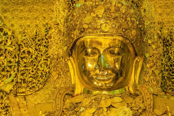 Estátua de Buda Big Golden Mahamuni — Fotografia de Stock