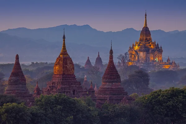 Oude tempel in bagan na zonsondergang — Stockfoto