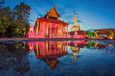Antik pagoda wat mahathat Tapınağı, gece çekimi