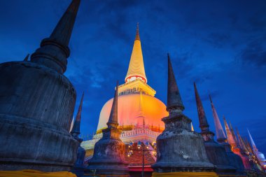Antik pagoda wat mahathat Tapınağı, gece çekimi