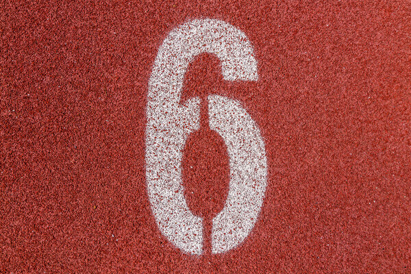 "6 "номера на красной дорожке
