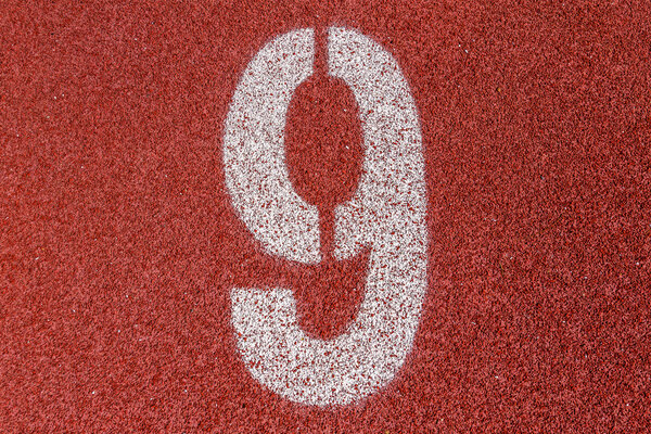 "9 "номера на красной дорожке
