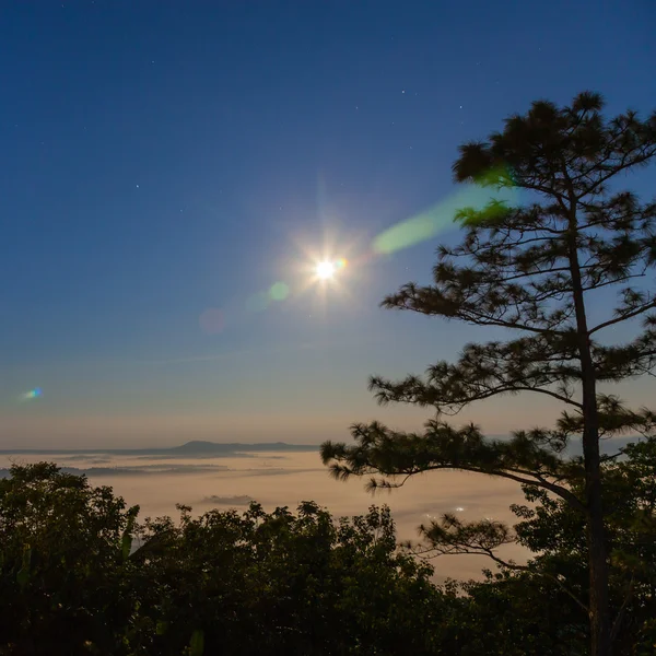 空とタイ北部の霧. — ストック写真