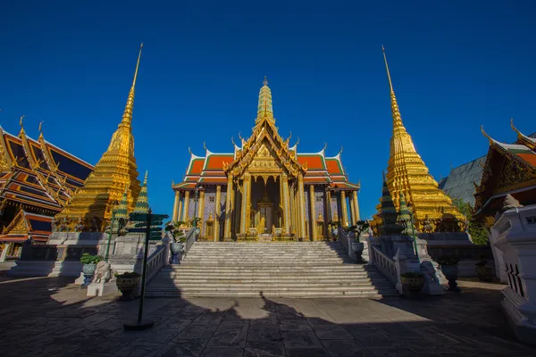 Wat Phra Kaew viajes turísticos en Tailandia — Foto de Stock