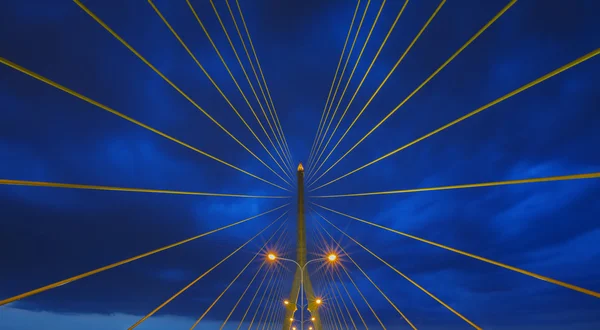 夜のシーン Rama8 橋、バンコク、タイでトワイライト ・ タイム — ストック写真