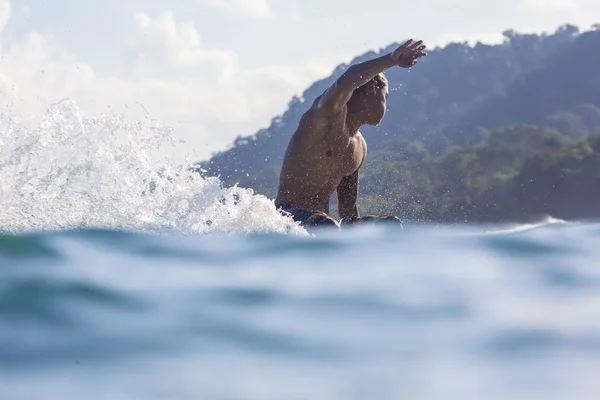 Surfer auf den Wellen — Stockfoto