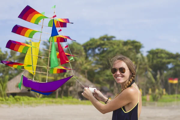 Mujer con cometa — Foto de Stock