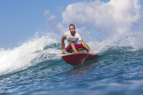 Surfista em ondas — Fotografia de Stock