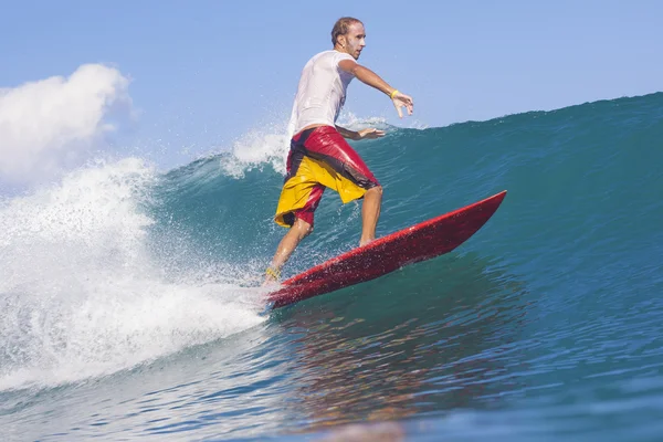 Surfer on waves — Stock Photo, Image