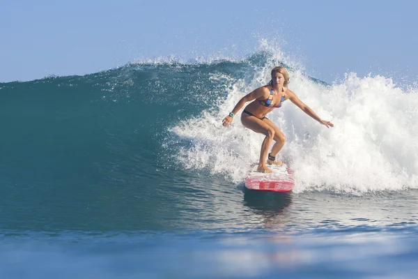 Surfista femenina —  Fotos de Stock