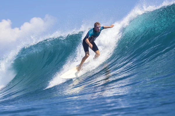 Surfer on waves — Stock Photo, Image