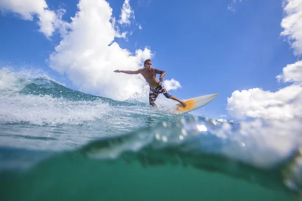 Surfer on waves — Stock Photo, Image