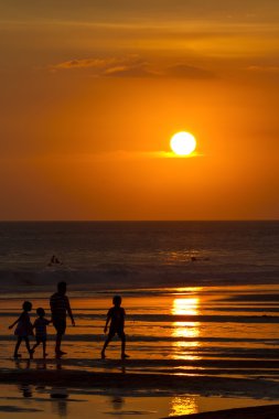 Denizde gün batımı