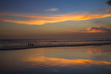 Kumsalda gün batımı