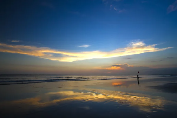 Coucher de soleil sur la plage — Photo