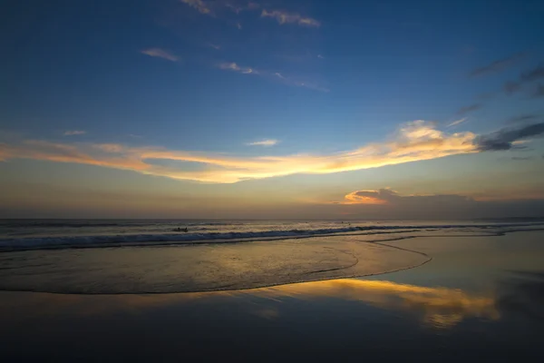 Coucher de soleil sur la plage — Photo