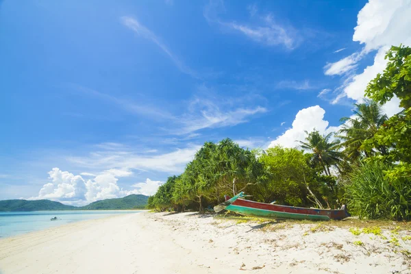 Barco en la playa — Foto de Stock