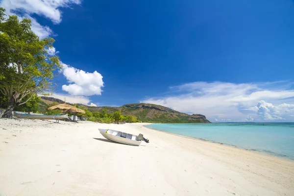 Boat on beach — Stock Photo, Image