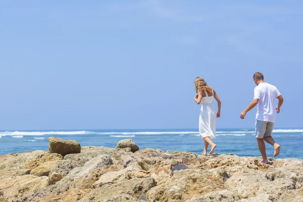 Couple running at beach — Stock Photo, Image