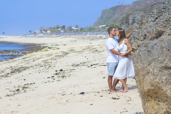 Couple kissing — Stock Photo, Image