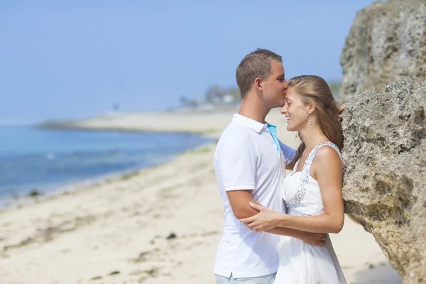 Couple kissing — Stock Photo, Image