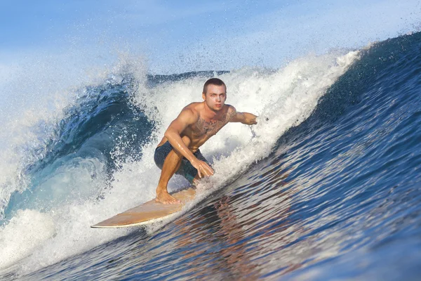 Surfista masculino — Fotografia de Stock