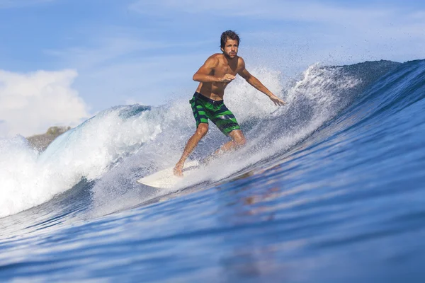 Mannelijke surfer — Stockfoto