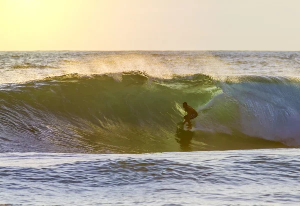 Surfista sull'onda — Foto Stock