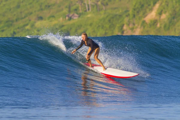 Surfer girl — Stock Photo, Image