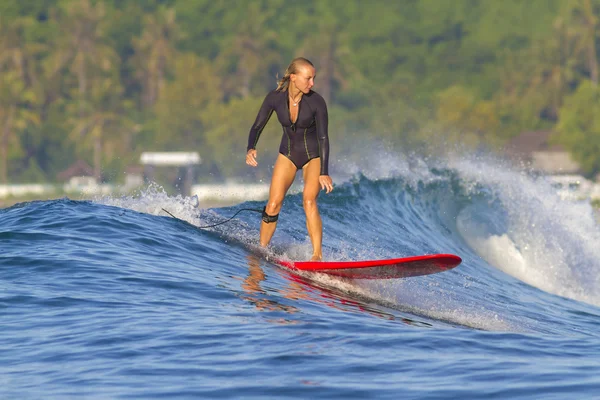 Surfer girl — Stock Photo, Image