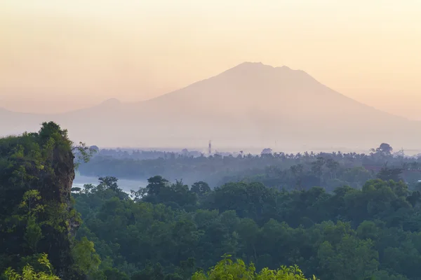 Vista para o vulcão Rinjani em Lombok — Fotografia de Stock