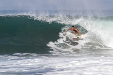 Bali, Endonezya - Haziran 2013: Brezilyalı yanlısı sörfçü gabriel Medine