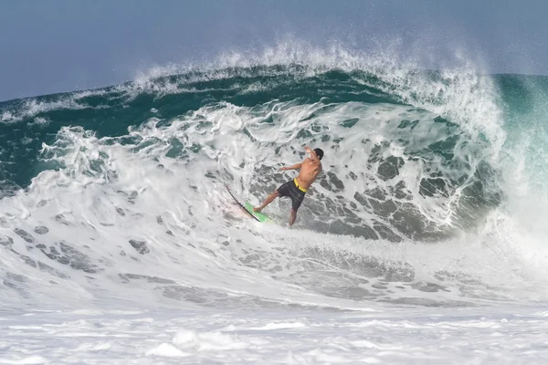 Bali, Indonesia - giugno. 2013: Il surfista professionista brasiliano Gabriel Medina — Foto Stock