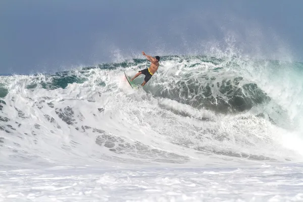 Bali, Indonesia - giugno. 2013: Il surfista professionista brasiliano Gabriel Medina — Foto Stock