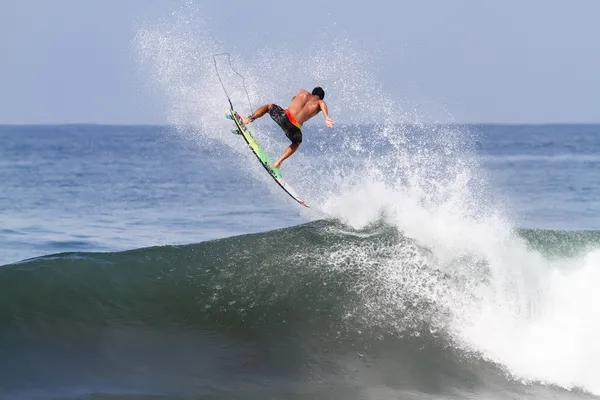 Балі, Індонезія - червня 2013: Бразильський pro surfer Ґабріель Медіна — стокове фото