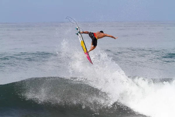 Bali, Indonesia - Junio. 2013: surfista profesional brasileño Gabriel Medina —  Fotos de Stock