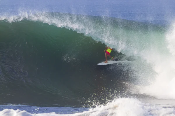 Surfare på våg — Stockfoto