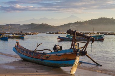 Asya gündoğumu adlı balık tekne