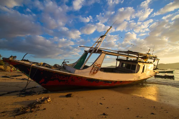 Asya gündoğumu adlı balık tekne
