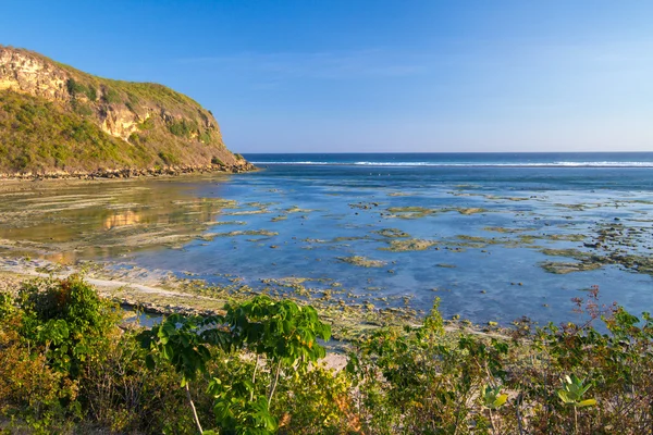 Verlaten kustlijn van Indonesië. — Stockfoto