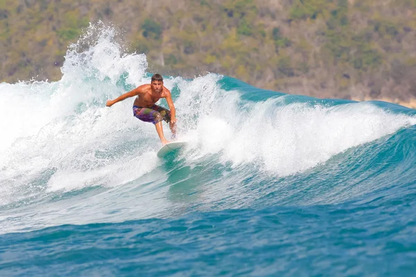 Surf un'onda — Foto Stock