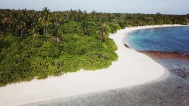 Tropik adanın havadan görünüşü, Maldivler