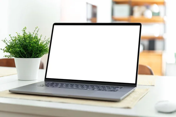 Laptop Met Leeg Scherm Tafel Interieur — Stockfoto