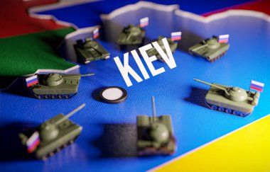 Rusya ile Ukrayna 'da savaş - 3 boyutlu harita kavramı Kiev' i çevreleyen tanklar - 3 boyutlu görüntüleme