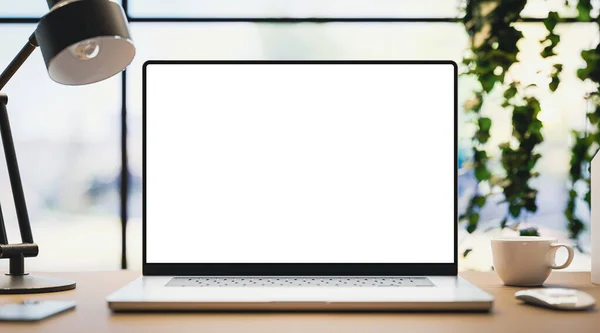 Laptop Met Blanco Scherm Tafel Lichte Woonkamer Home Office Achtergrond — Stockfoto