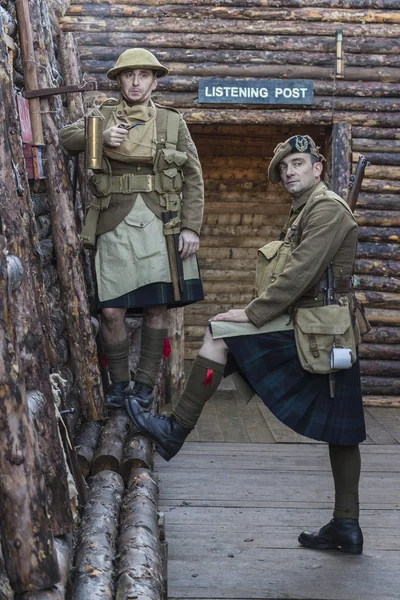 Primera Guerra Mundial Soldados del ejército británico en el complejo de trincheras — Foto de Stock