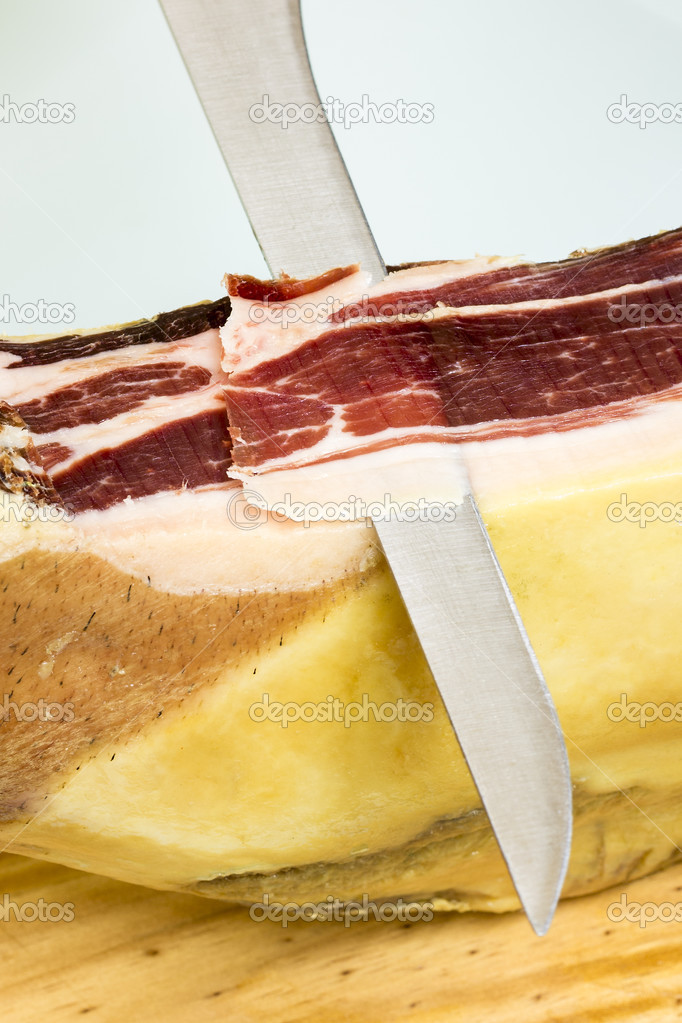 Cutting Iberian ham