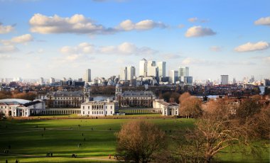 iş uluslararası finans ARIA arka planda Greenwich park, Kraliyet Donanması kolej ve Kraliçe Saray ve canary wharf