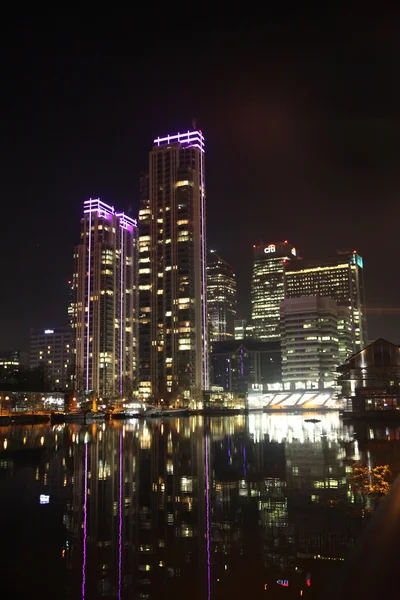 Vista noturna da ária residencial de Londres, Canary Wharf — Fotografia de Stock