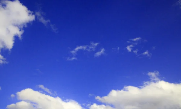 雲と青い空 — ストック写真